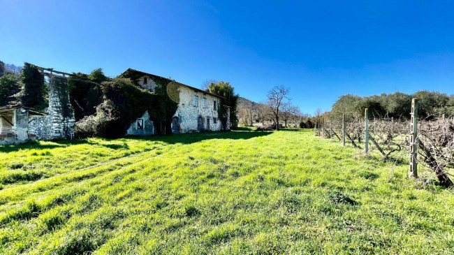 Villa in posizione esclusiva da ristrutturare in vendita a Lucca