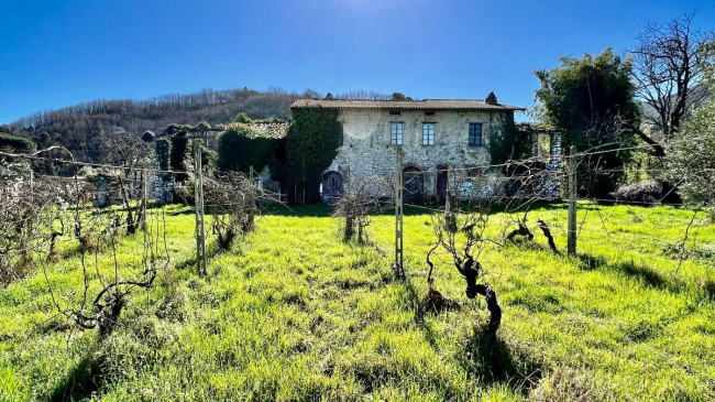 Villa in posizione esclusiva da ristrutturare in vendita a Lucca