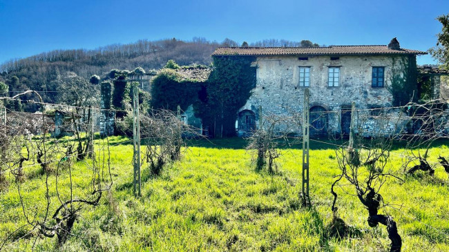 Villa in posizione esclusiva da ristrutturare in vendita a Lucca
