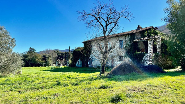 Villa in posizione esclusiva da ristrutturare in vendita a Lucca