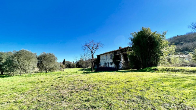 Villa in posizione esclusiva da ristrutturare in vendita a Lucca