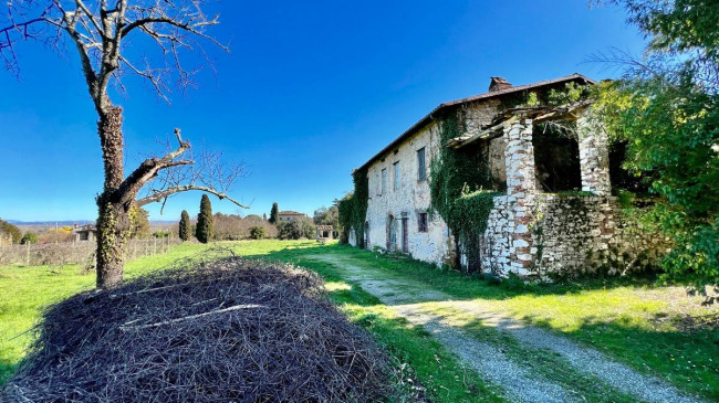 Villa in posizione esclusiva da ristrutturare in vendita a Lucca