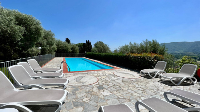 Villa con parco e piscina in vendita a Lucca