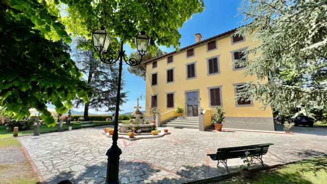 Villa con parco e piscina in vendita a Lucca