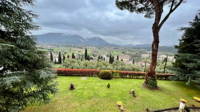 Villa con parco e piscina in vendita a Lucca