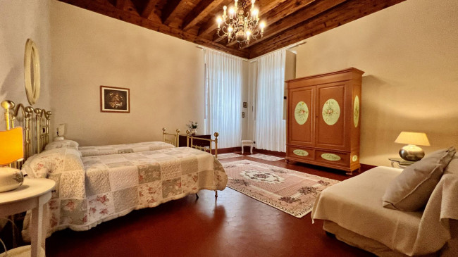 Villa con parco e piscina in vendita a Lucca