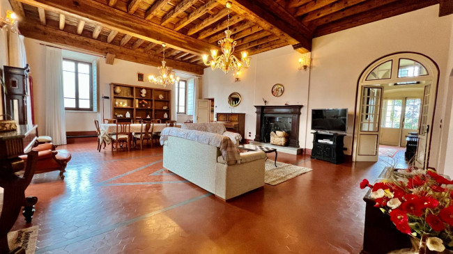 Villa con parco e piscina in vendita a Lucca