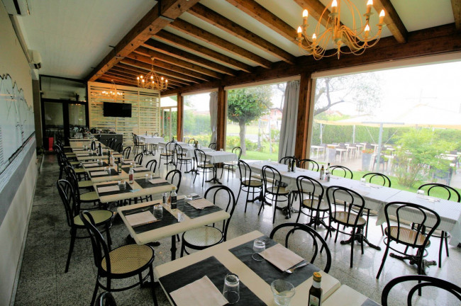 Vendita delle mura e dell'attività di storico ristorante/pizzeria in vendita a Massa