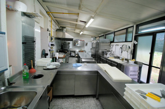 Vendita delle mura e dell'attività di storico ristorante/pizzeria in vendita a Massa