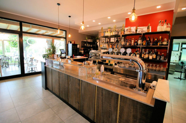 Vendita delle mura e dell'attività di storico ristorante/pizzeria in vendita a Massa