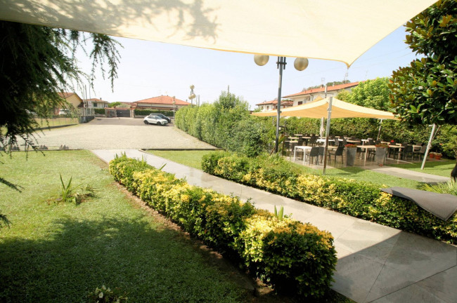 Vendita delle mura e dell'attività di storico ristorante/pizzeria in vendita a Massa