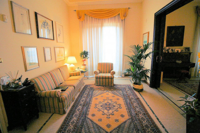 Villa di pregio con parco in vendita a Uzzano