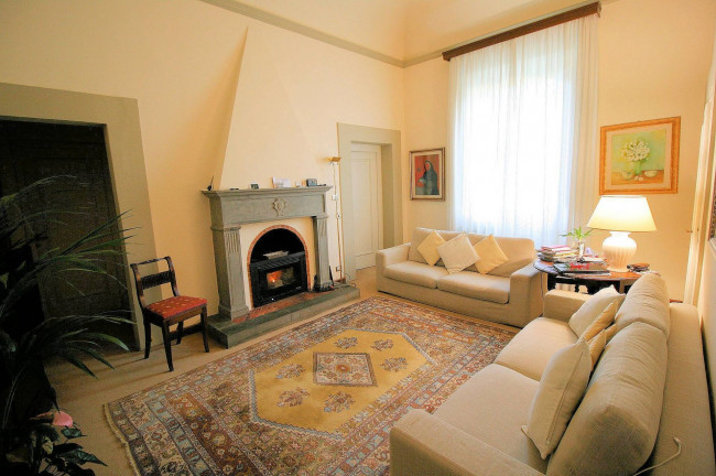 Villa di pregio con parco in vendita a Uzzano