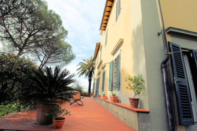 Villa di pregio con parco in vendita a Uzzano