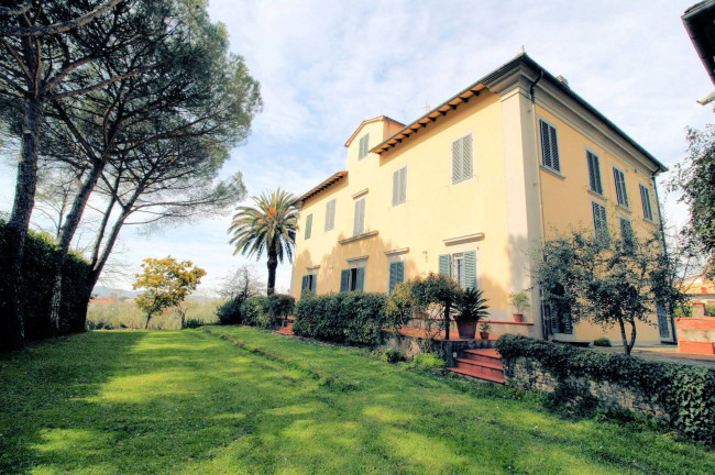 Villa di pregio con parco in vendita a Uzzano