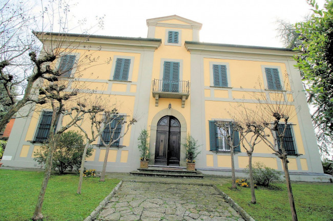 Villa di pregio con parco in vendita a Uzzano