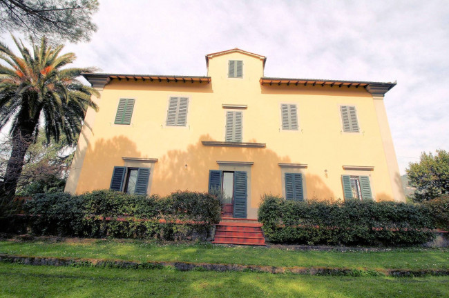 Villa di pregio con parco in vendita a Uzzano