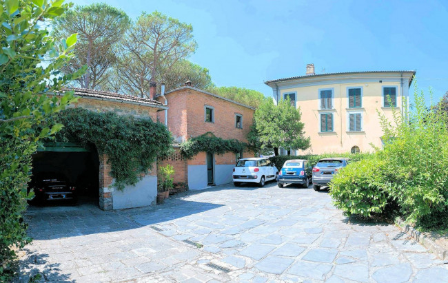 Villa di pregio con parco in vendita a Uzzano