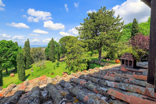 Casale in stile Toscano con parco piscina e dependance in zona panoramica in vendita a Reggello