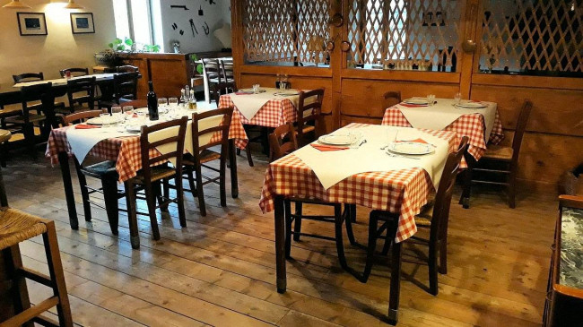 Podere in posizione panoramica con attività agrituristica con ampio terreno in vendita a Pratovecchio Stia