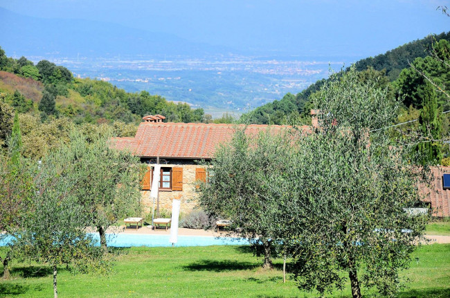 Casale in stile Toscano con parco piscina e dependance in zona panoramica in vendita a Chianni