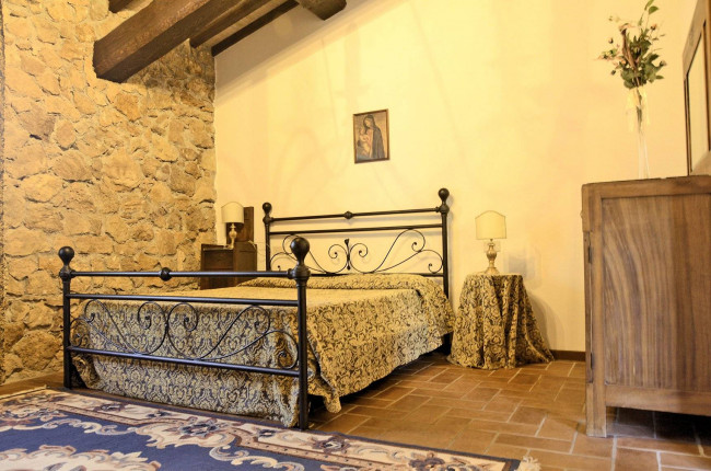 Casale in stile Toscano con parco piscina e dependance in zona panoramica in vendita a Chianni