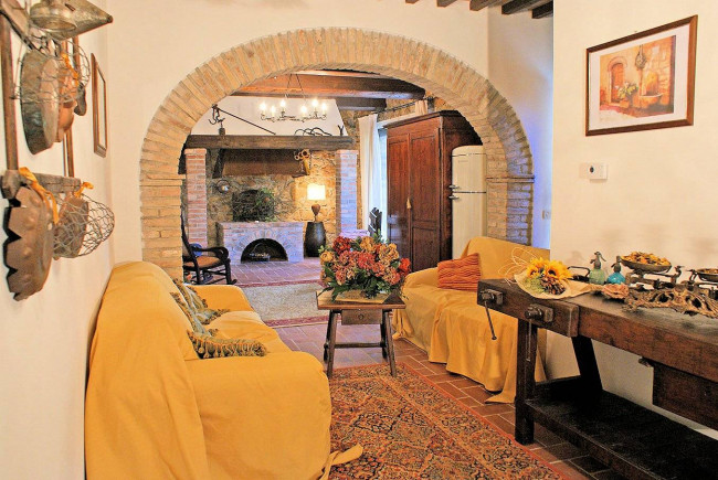 Casale in stile Toscano con parco piscina e dependance in zona panoramica in vendita a Chianni