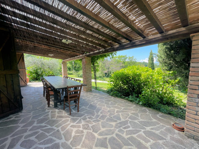 Casale in stile Toscano con parco piscina e dependance in zona panoramica in vendita a Chianni