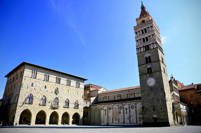 Terratetto di ampia superficie con grande terrazza  in centro storico in vendita a Pistoia