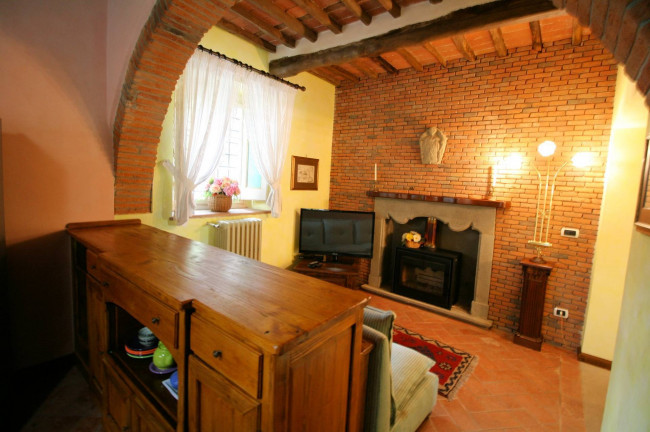 Villa di assoluto pregio con dependance parco e piscina in posizione panoramica in vendita a Uzzano