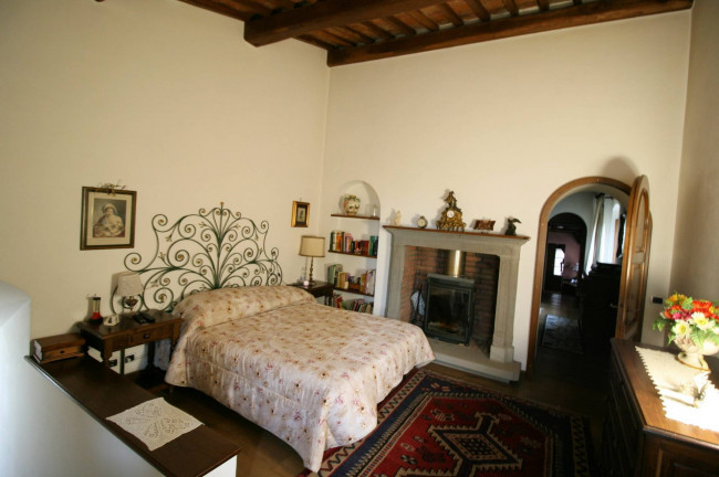 Villa di assoluto pregio con dependance parco e piscina in posizione panoramica in vendita a Uzzano