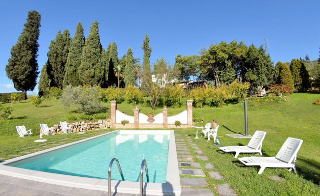 Villa di assoluto pregio con dependance parco e piscina in posizione panoramica in vendita a Uzzano
