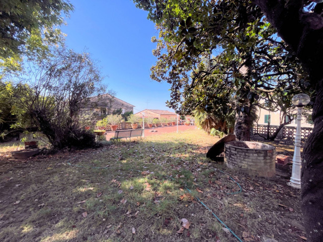 Villa di ampia superficie con giardino in vendita a Capannoli