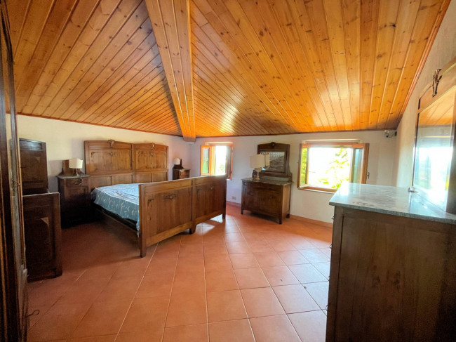 Villa di ampia superficie con giardino in vendita a Capannoli