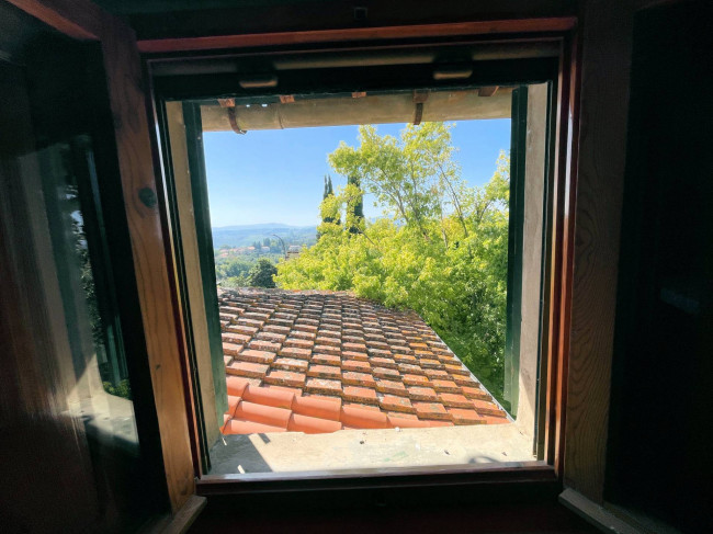 Villa di ampia superficie con giardino in vendita a Capannoli