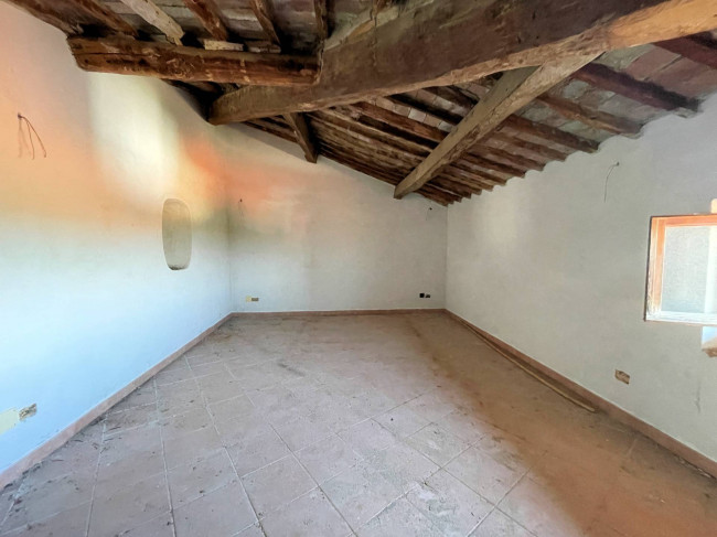 Villa di ampia superficie con giardino in vendita a Capannoli