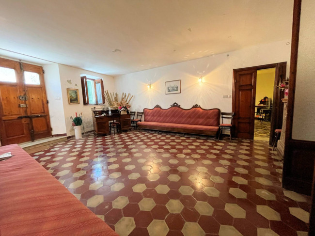 Villa di ampia superficie con giardino in vendita a Capannoli