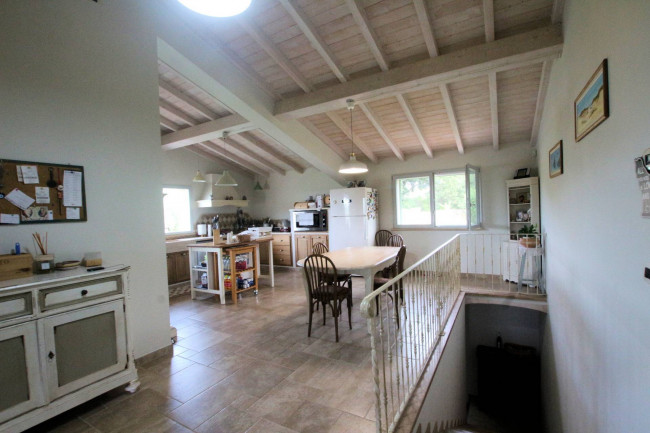 Villa unifamiliare ristrutturata con giardino in vendita a Castagneto Carducci