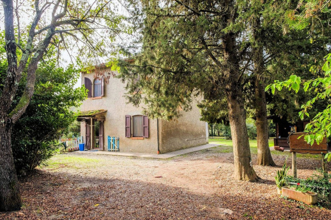 Piccolo casale con giardino in vendita a Volterra