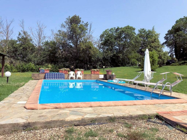 Rustico in stile Toscano con giardino e piscina  in ottima posizione in vendita a Roccastrada