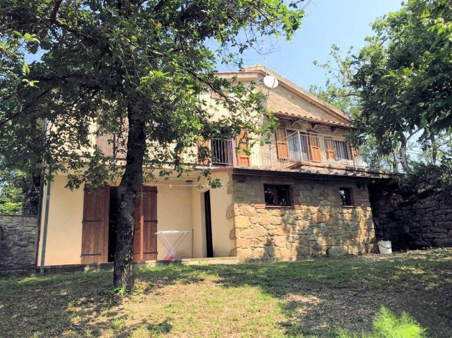 Rustico in stile Toscano con giardino e piscina  in ottima posizione in vendita a Roccastrada