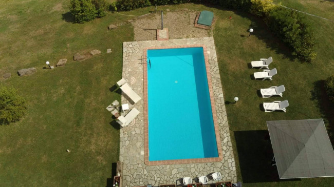 Rustico in stile Toscano con giardino e piscina  in ottima posizione in vendita a Roccastrada