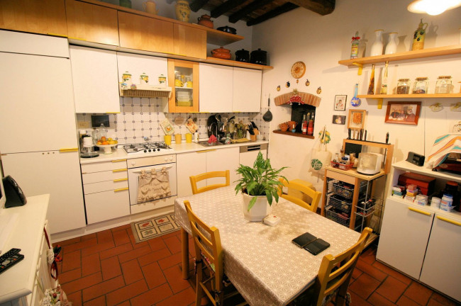 Rustico in stile Toscano con terreno e vista panoramica in vendita a Serravalle Pistoiese