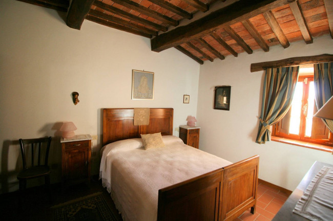 Rustico in stile Toscano con terreno e vista panoramica in vendita a Serravalle Pistoiese