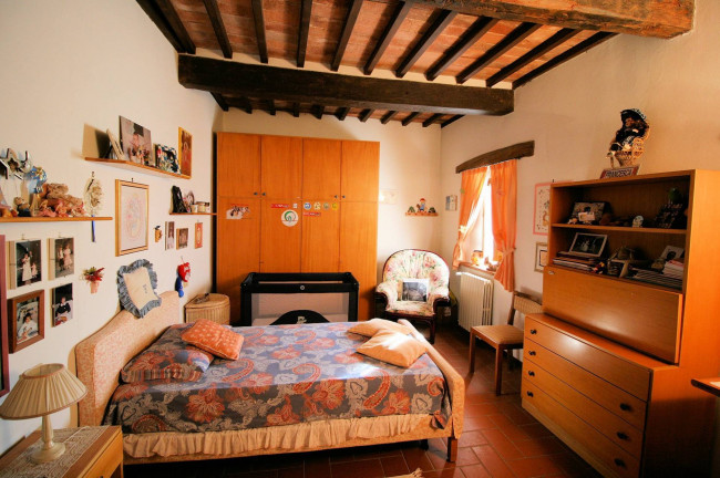 Rustico in stile Toscano con terreno e vista panoramica in vendita a Serravalle Pistoiese
