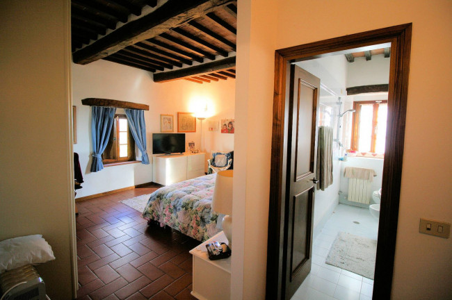 Rustico in stile Toscano con terreno e vista panoramica in vendita a Serravalle Pistoiese