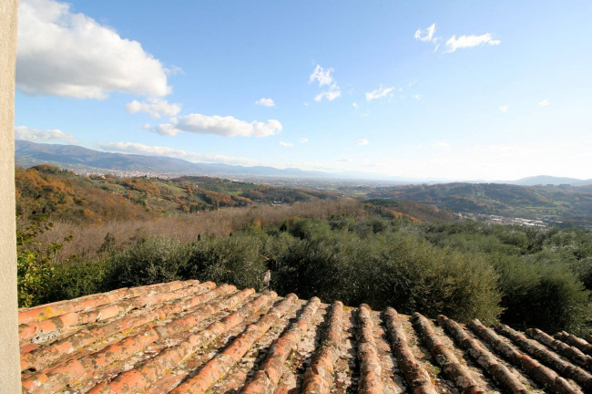 Rustico in stile Toscano con terreno e vista panoramica in vendita a Serravalle Pistoiese