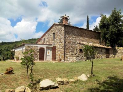 Complesso immobliare di prestigio con ampio parco in zona panoramica in vendita a Roccastrada