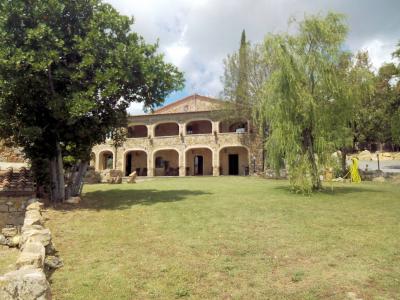 Complesso immobliare di prestigio con ampio parco in zona panoramica in vendita a Roccastrada