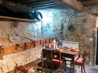 Complesso immobliare di prestigio con ampio parco in zona panoramica in vendita a Roccastrada